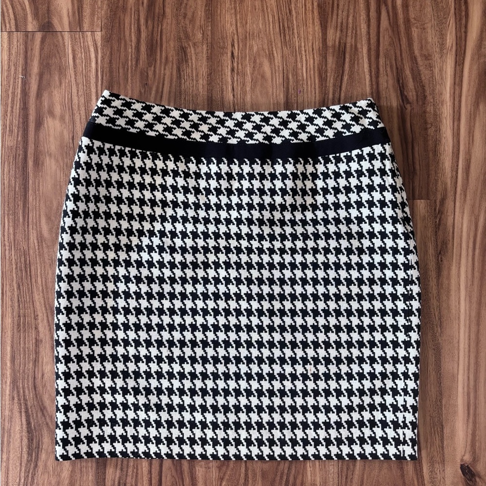 Alfani Classic Black and White Houndstooth Skirt